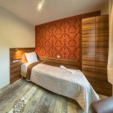 Gosciniec Jurajski * Zarki