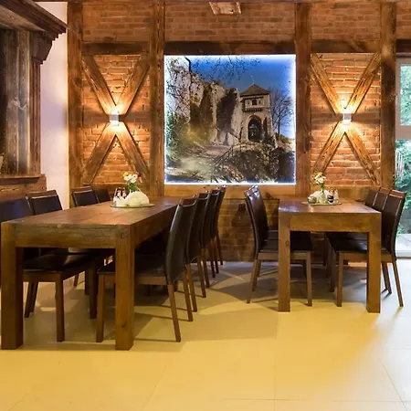 Gosciniec Jurajski * Zarki